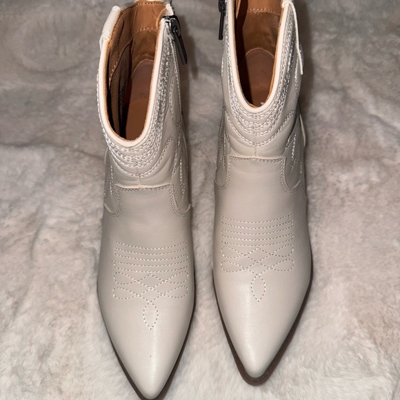 Elegant Cream Ankle Boots - Picture 1 of 2